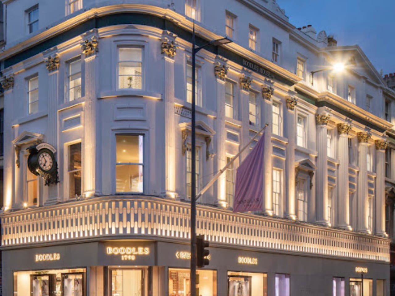 Luxury jewellery retail display lighting