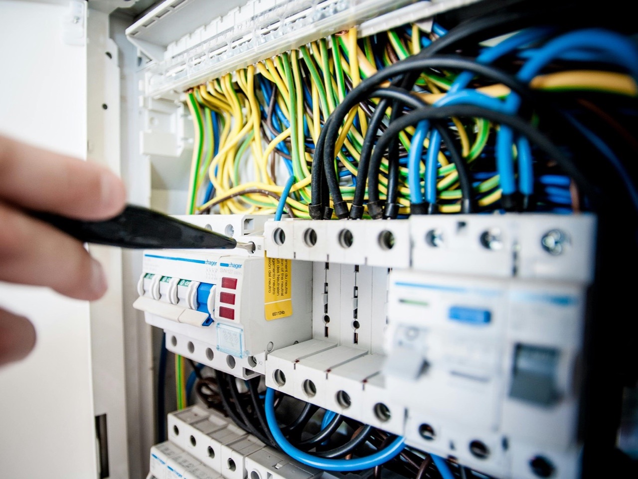 New 18th-edition consumer unit installed at a UK home